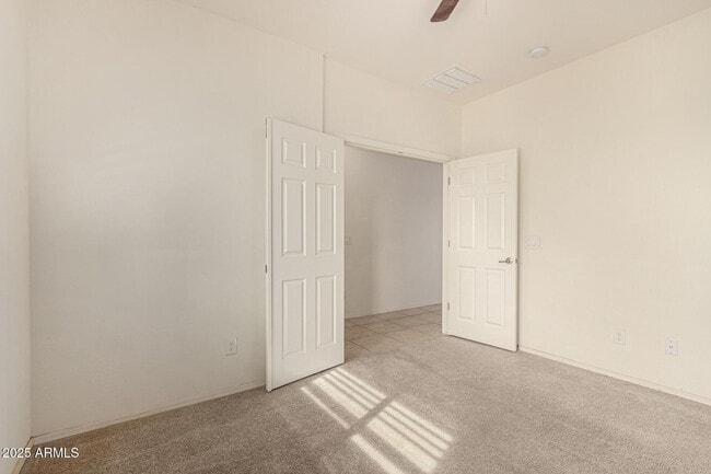 Building Photo - 6240 W Evergreen Rd