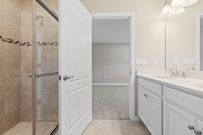 Building Photo - 5 Seabury Pl