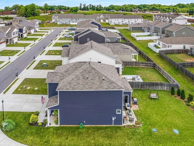 Building Photo - 324 Victory Cir