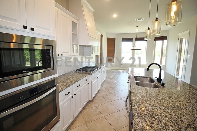 Building Photo - Luxury 2-Story 4/3.5/3 in Heath Yacht & Golf Club For Rent!