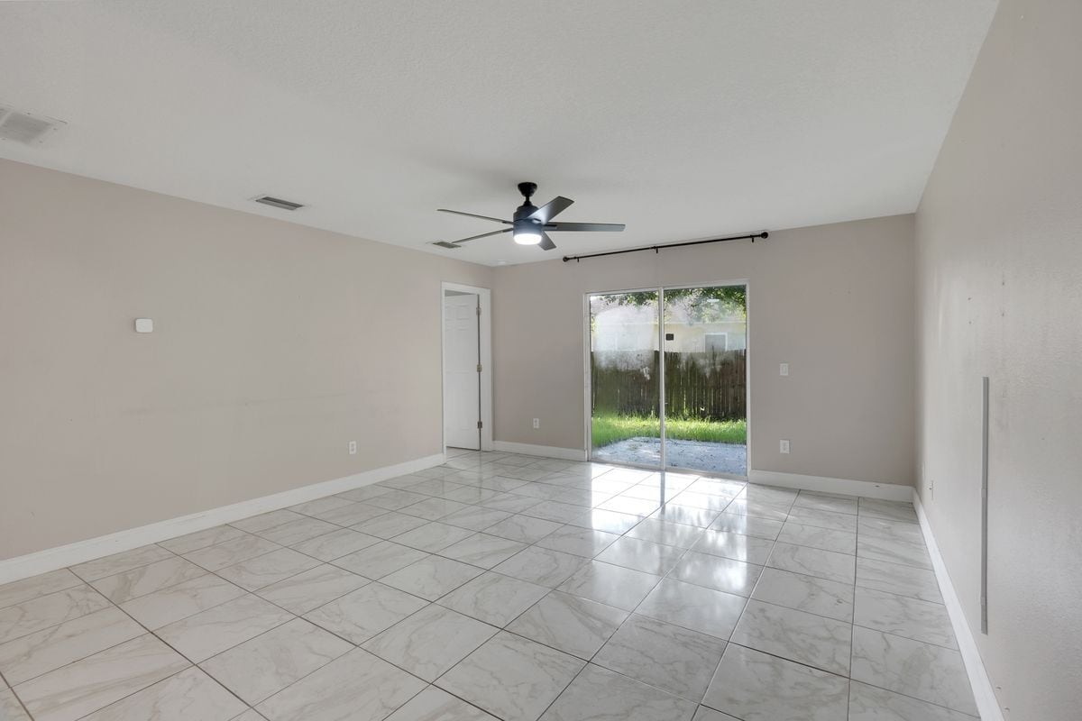 Building Photo - 810 Valnera Ct