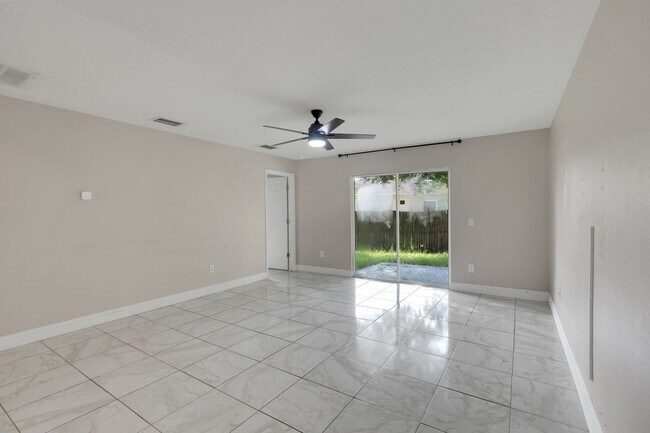 Building Photo - 810 Valnera Ct