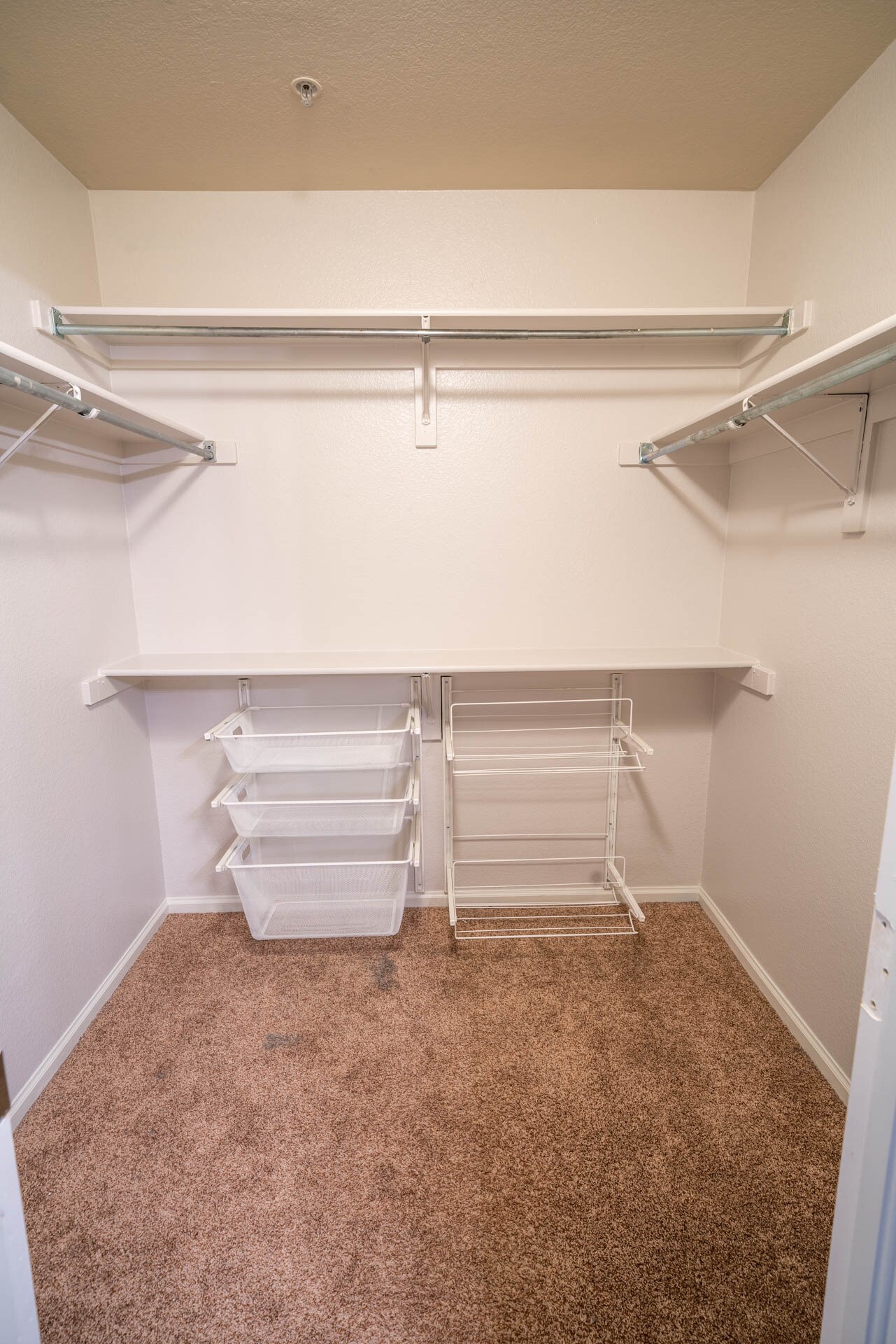 Master Closet - 479 Black Feather Loop