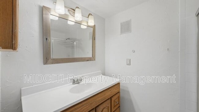 Building Photo - 1079 Canyon Dr