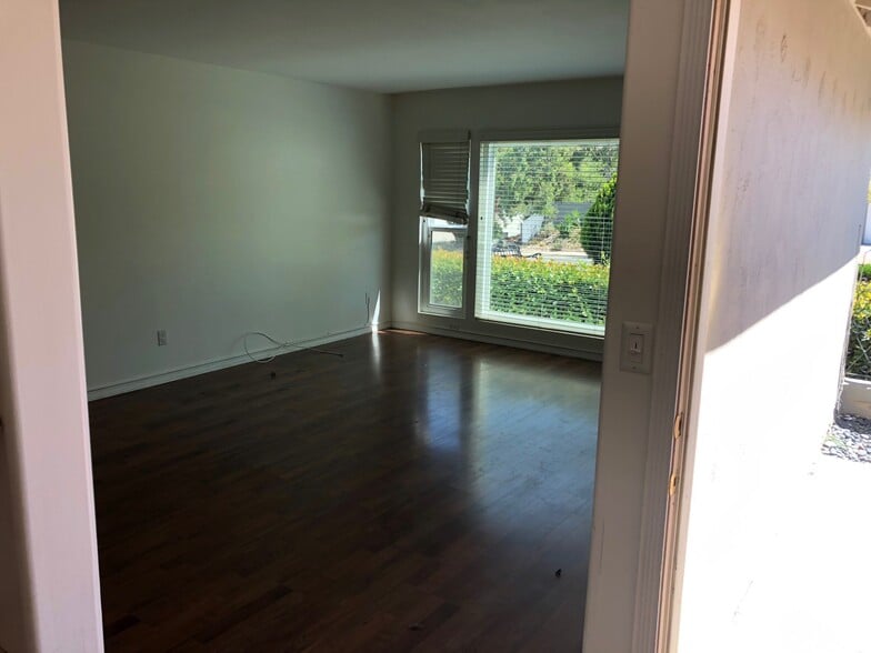 Living Room - 7216 Keighley St
