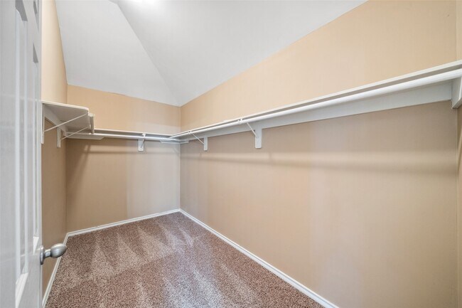 Building Photo - 9307 Sunlit Park Dr