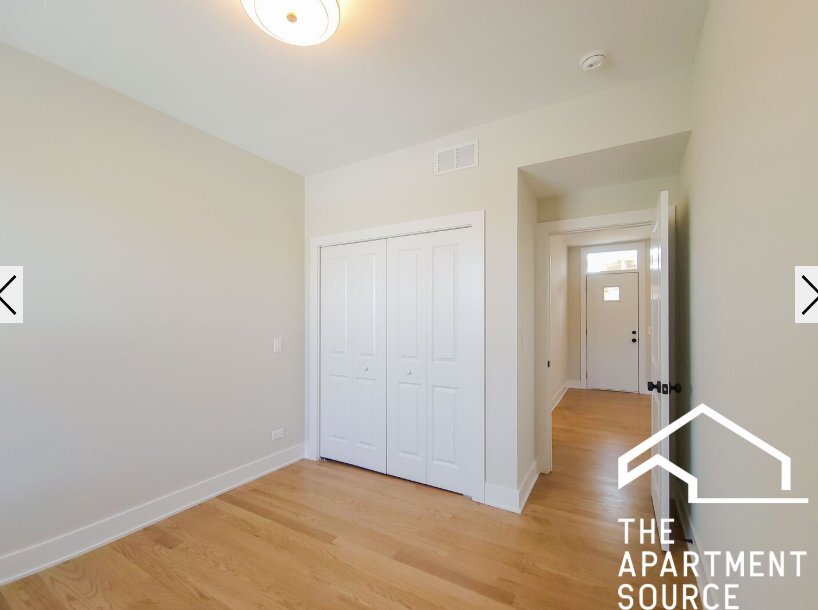 Building Photo - 2020 W Montrose Ave