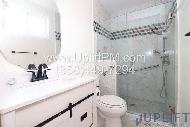 Building Photo - Spacious 3-Bed 2-Bath Home with Pool