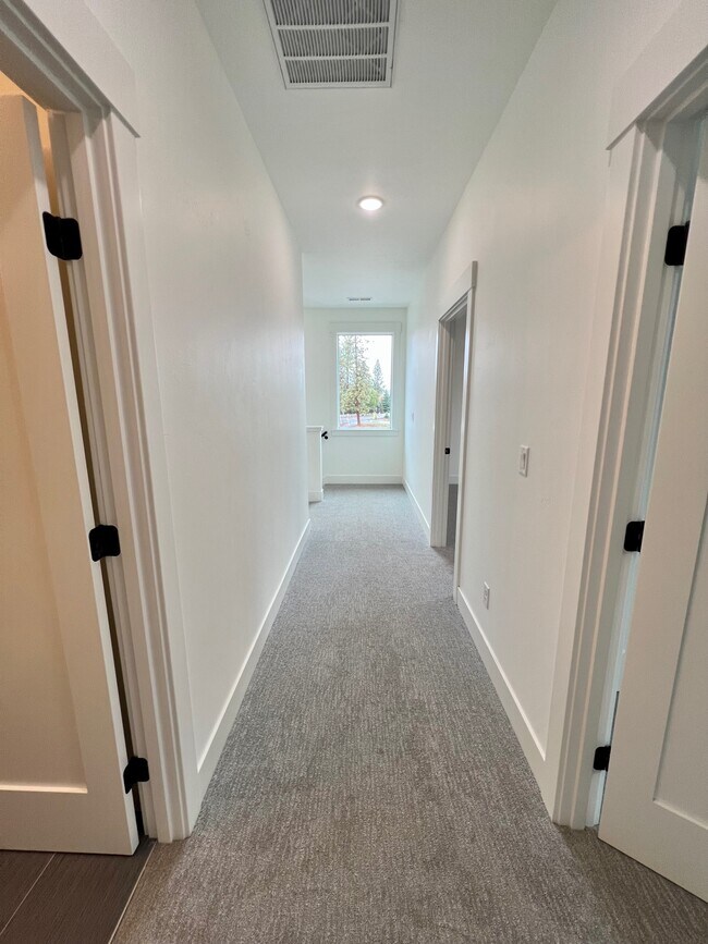 Building Photo - 206 Bogey Ln