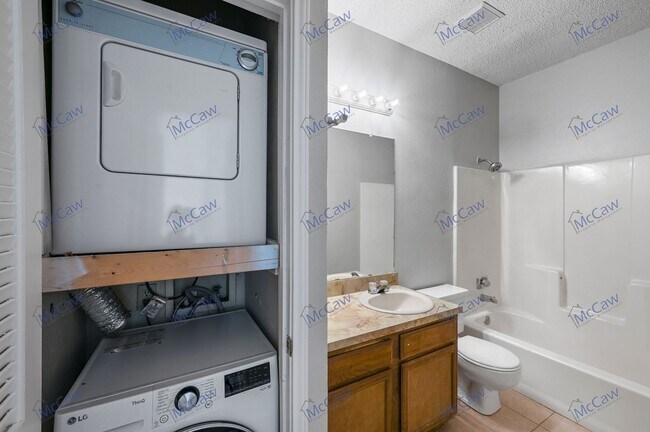 Building Photo - Adorable 1/1 Condo in Dallas! (75231)