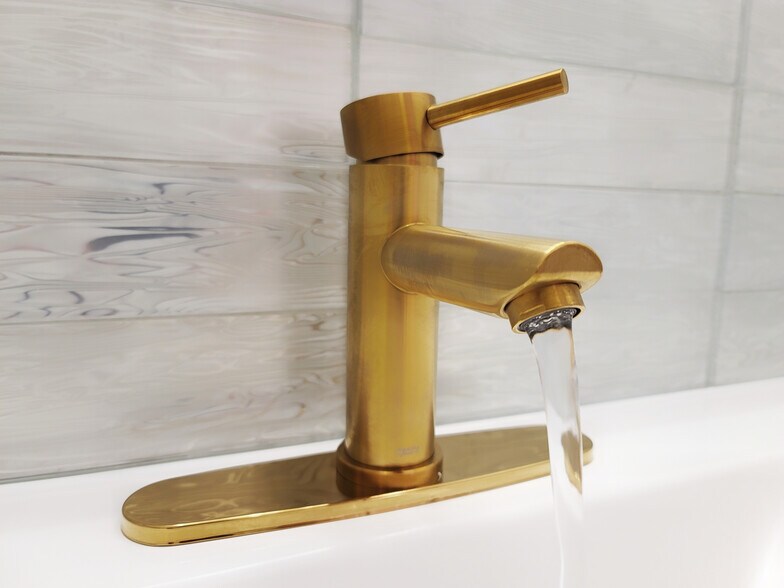 Building Photo - 442 77th Ave N