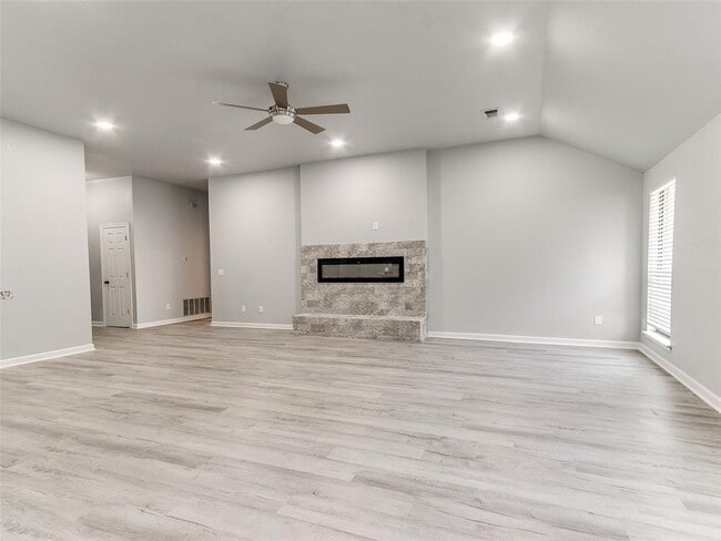 Building Photo - 5612 SE 87th St