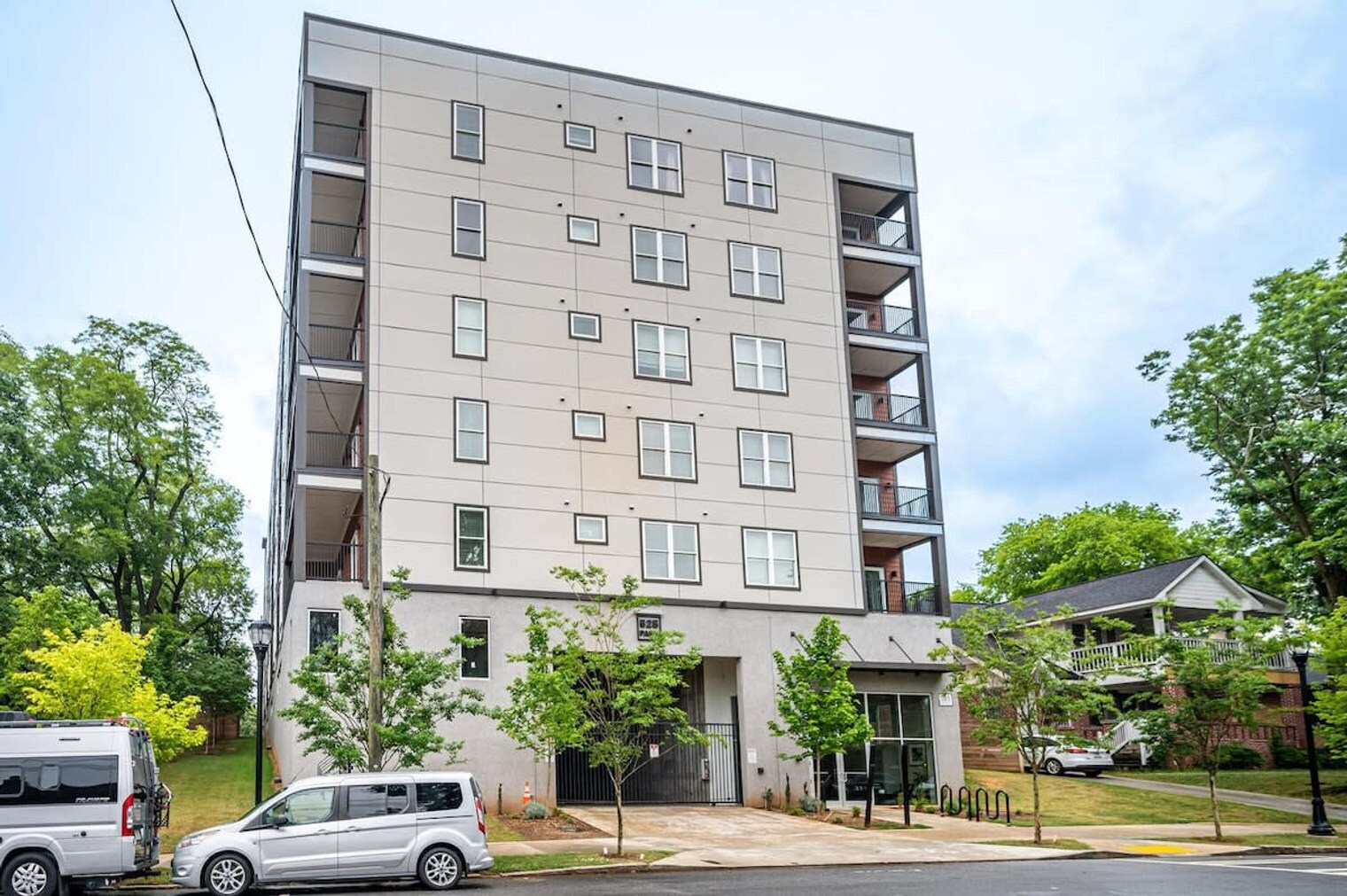 Building Photo - 525 Parkway Dr NE