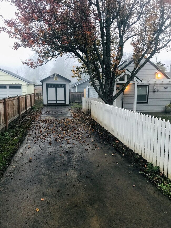 Building Photo - NE Portland updated one bedroom "Jewel"