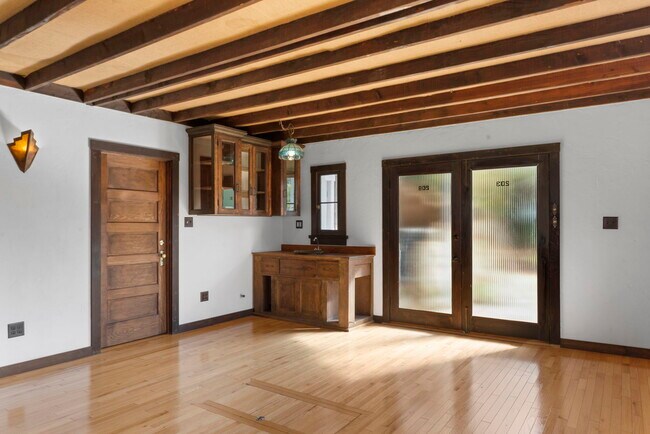 Building Photo - 1409 Avon Park Ter