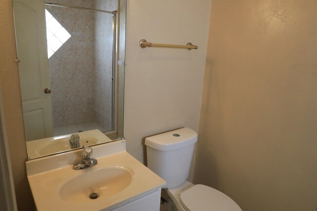 Building Photo - 2901 Mier St