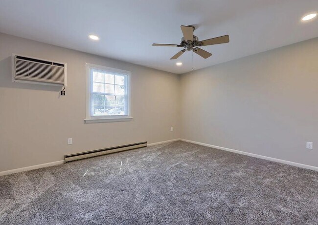 Building Photo - 131 Highview Dr