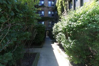 Building Photo - 4216 N Clark St