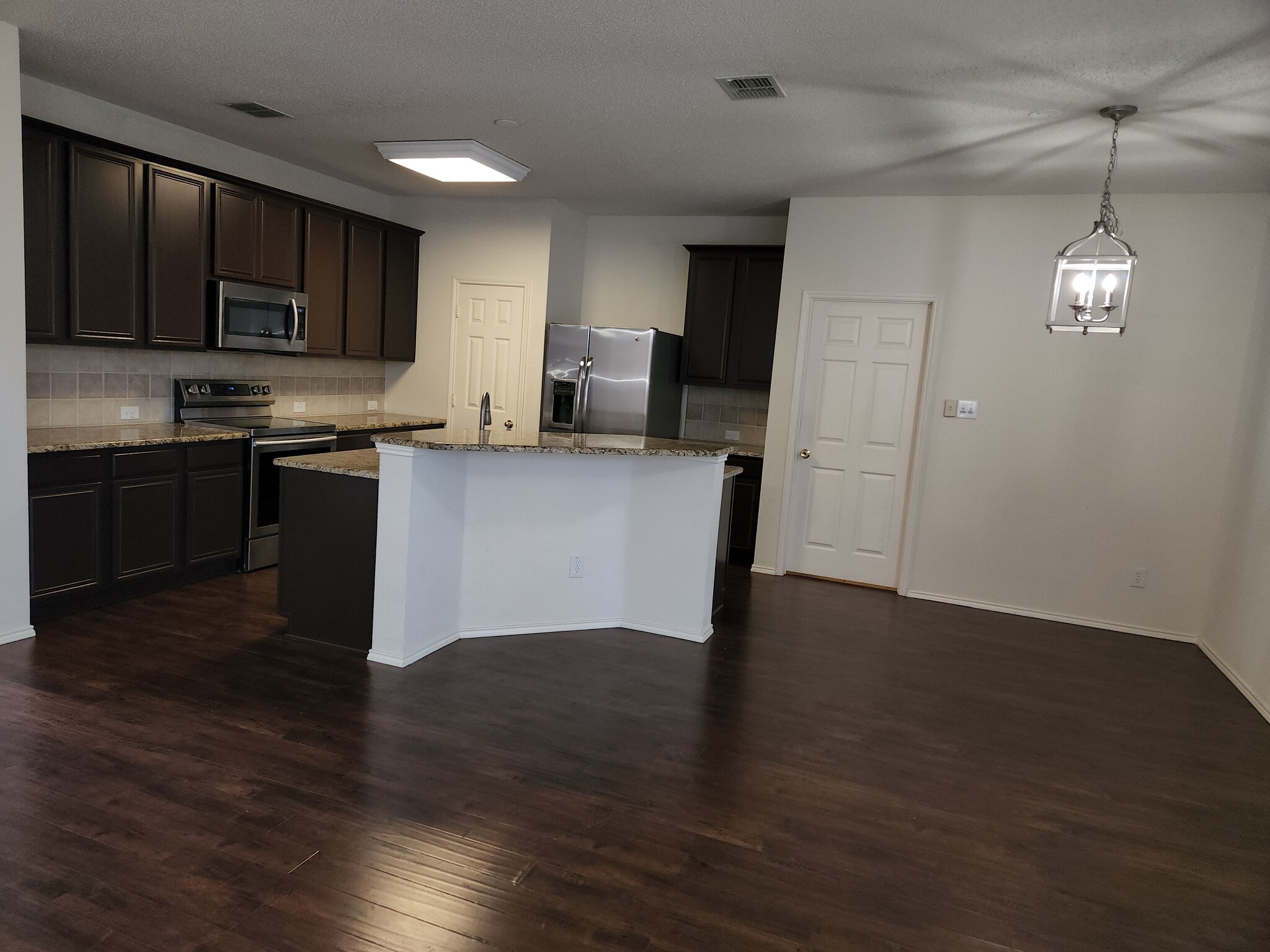 Kitchen - 7207 Juniper Dr