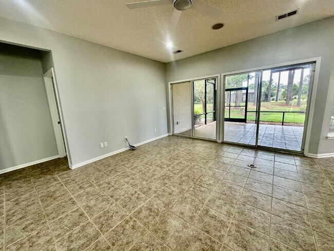 Building Photo - Outstanding Two Bedroom Home in Sun City!