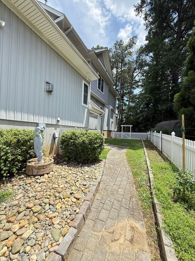 Building Photo - 142 Riverview Plantation Dr