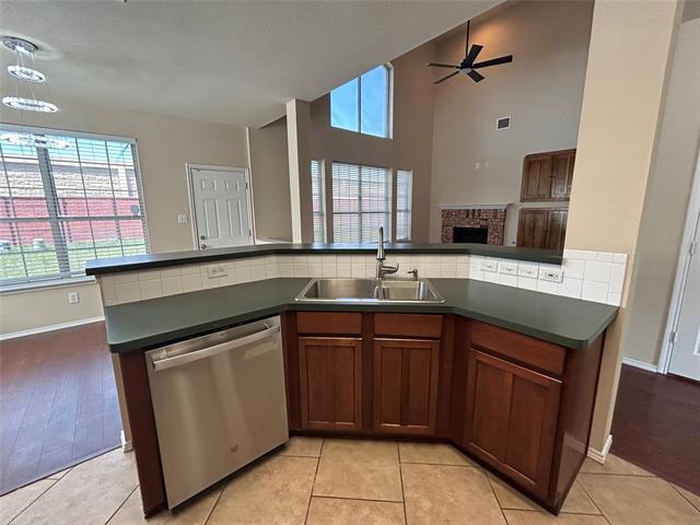 Building Photo - 4853 Gloucester Dr