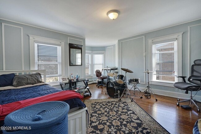 Building Photo - 304 7th Ave