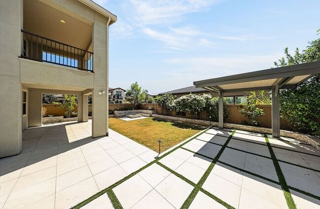 Building Photo - Stunning 5 Bed/5Bath Home in Gated Community – Over 3,100 SqFt of Modern Living -New Carpet throu...