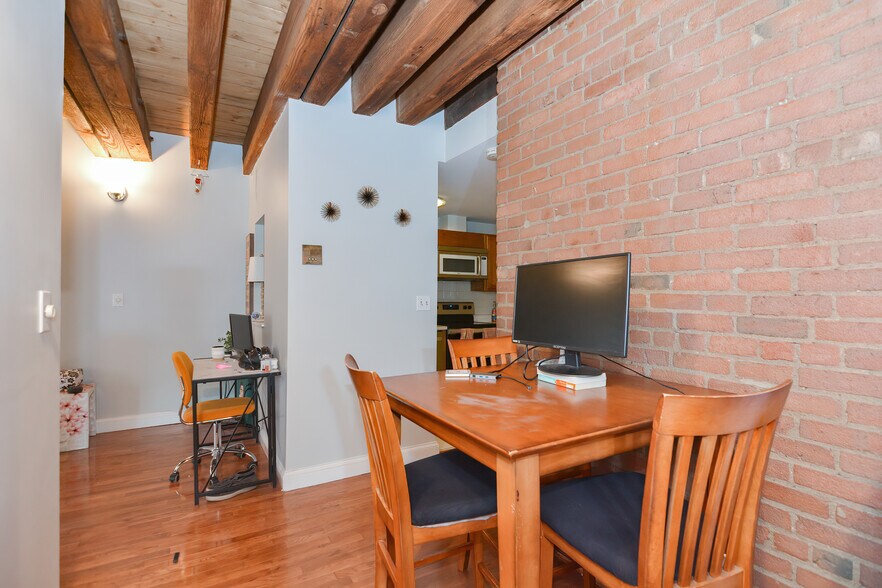 Building Photo - 99 Fulton St