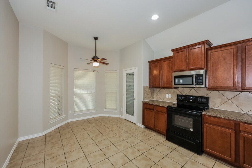 Building Photo - 1428 Park Crest Dr