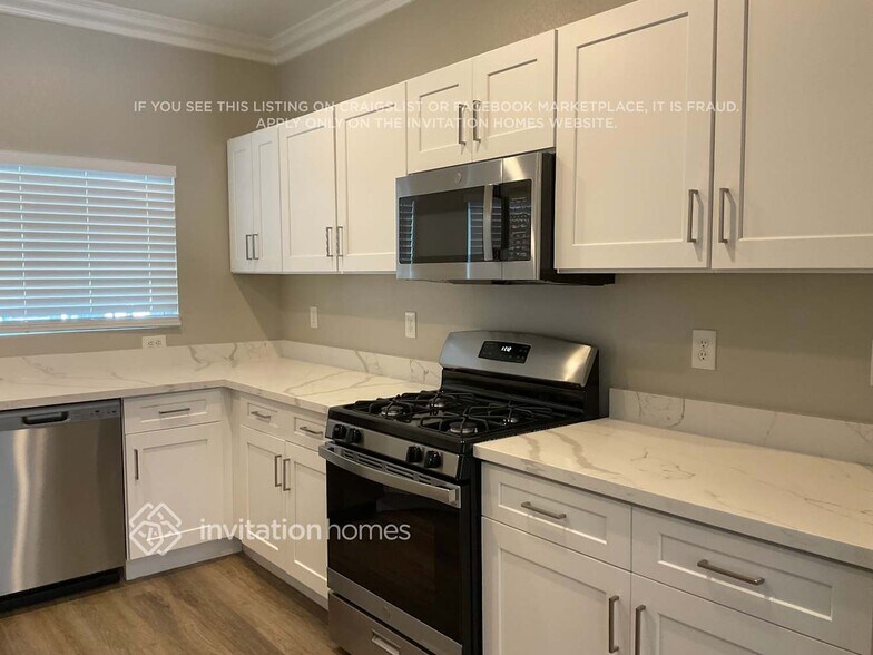 Building Photo - 8861 Happy Stream Ave