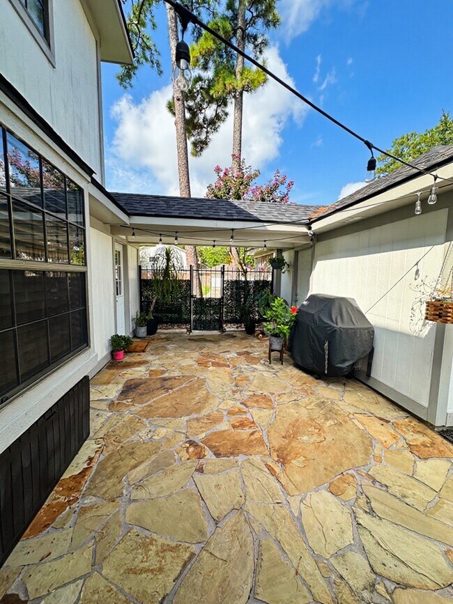 Building Photo - 3934 Cypress Lake Dr