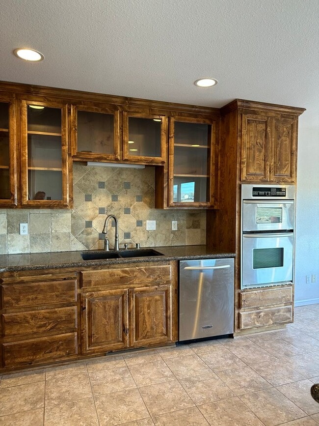 Building Photo - Fully Furnished home with horse Property for Rent