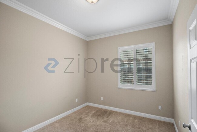 Building Photo - 1491 Maehl Dr