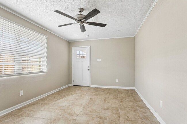 Building Photo - (OTR)2610-2612Dawso