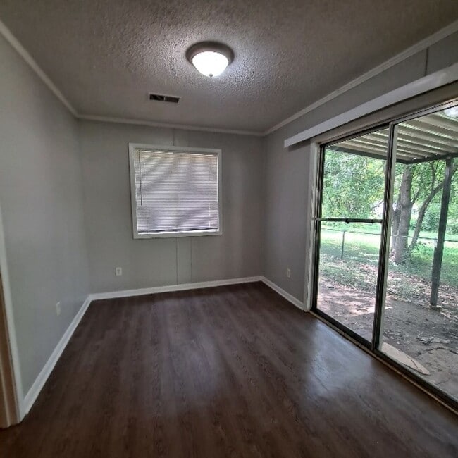 Building Photo - 837 Carrolton Rd