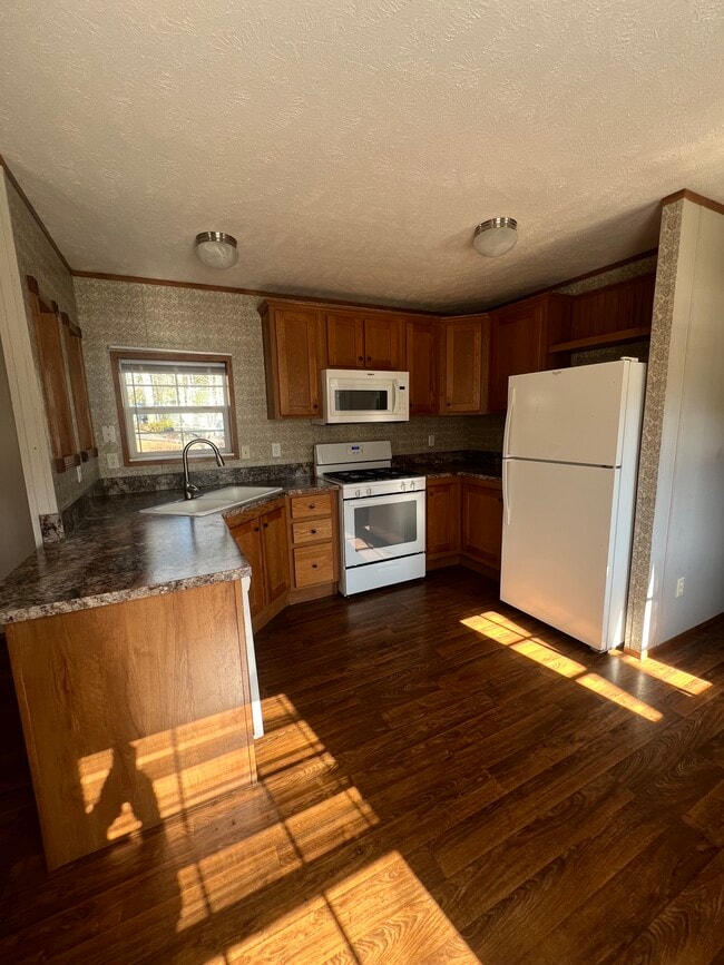 Building Photo - 1 Greenwood Dr