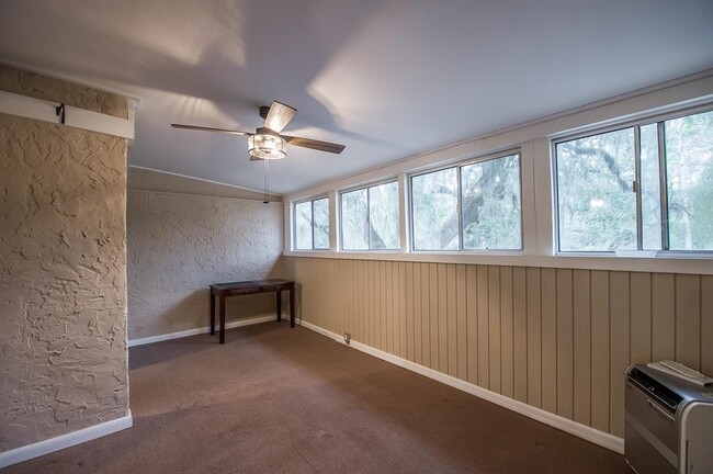 Building Photo - 411 Westwood Dr