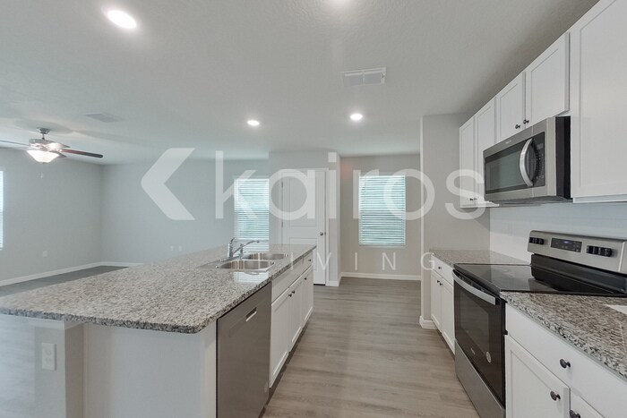 Building Photo - 8590 SW 43rd Ter
