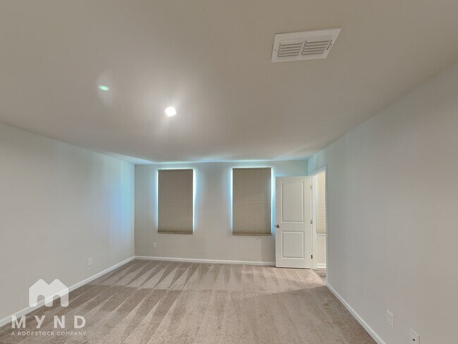 Building Photo - 725 Point Andrews Dr SW