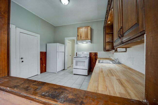 Building Photo - SF-025-800 South 19th Street House