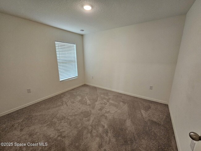 Building Photo - 1390 Vander Ave SE