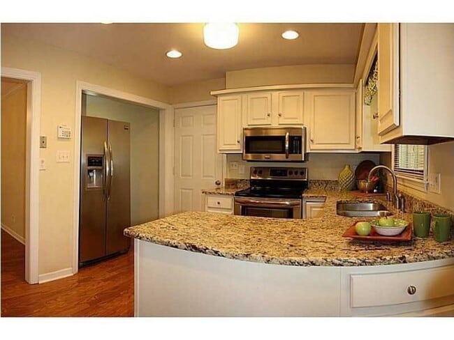 Building Photo - 3424 E 98th St