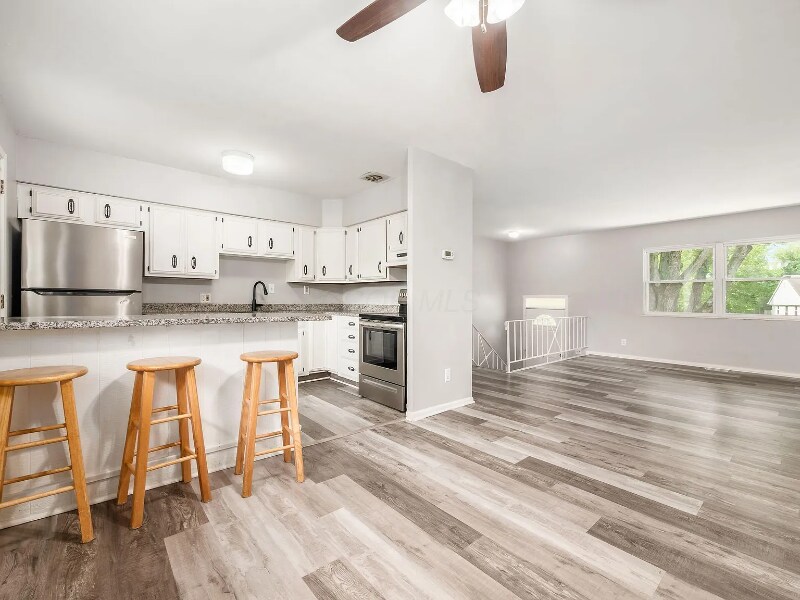 Building Photo - 570 Fairholme Rd