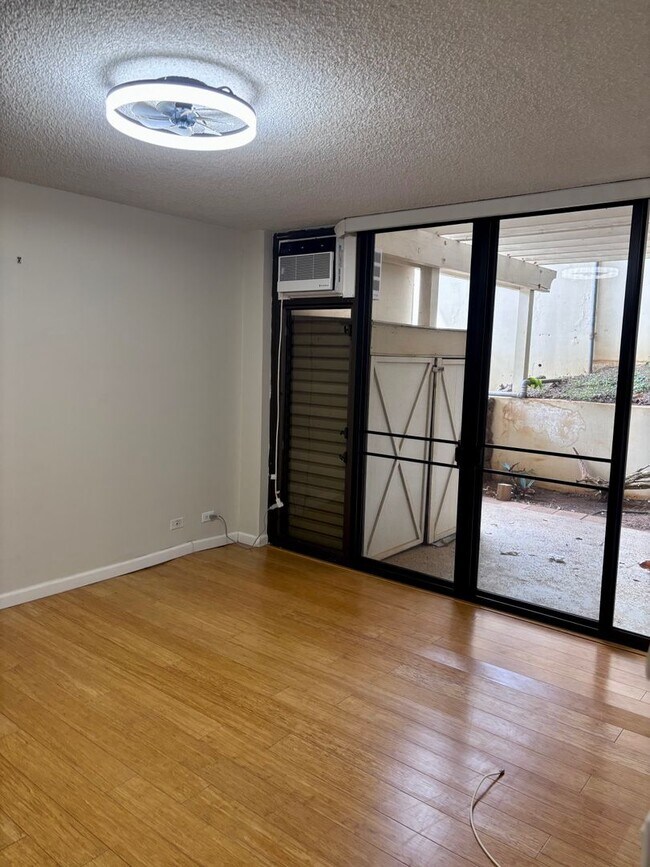 Building Photo - 250 Kawaihae St
