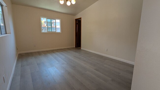 Building Photo - Spacious 4Bed/3Bath House Home in El Cerrito!