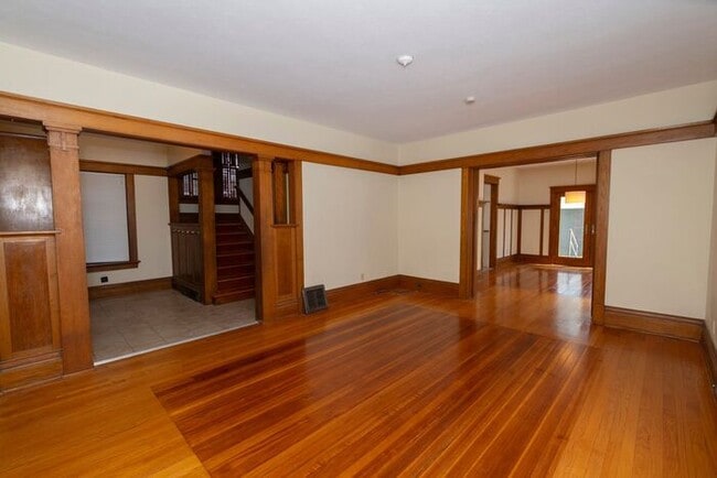 Building Photo - Near Northwest Neighborhood in South Bend 4 bedroom Craftsman style 2-story