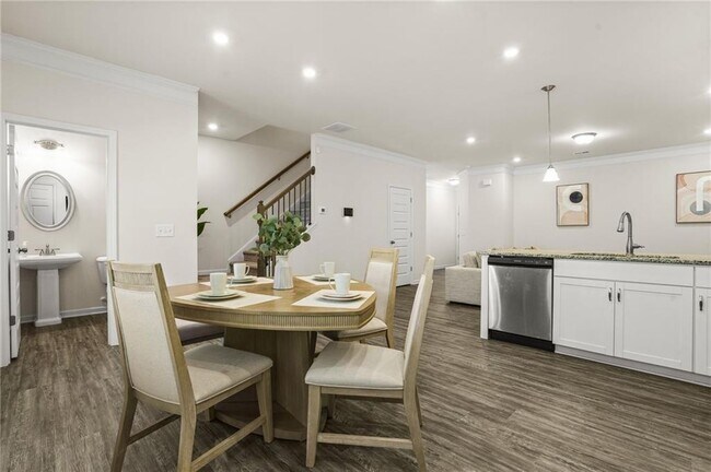 Building Photo - 2070 Ravencliff Dr