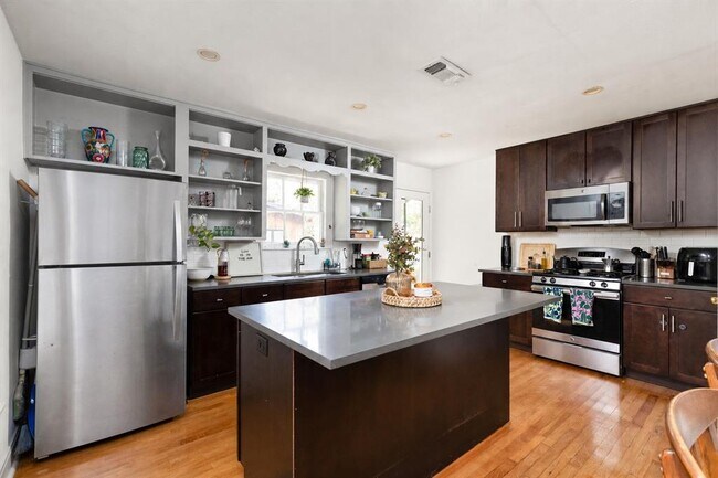 Building Photo - 5405 Sunshine Dr