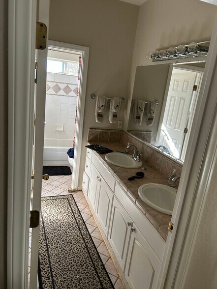 Building Photo - 10915 Sunray Pl